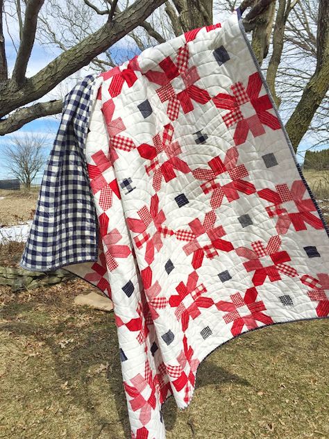 Moda Bake Shop Free Pattern, Fireworks Quilt, Handmade Quilts For Sale, Moda Bake Shop, Kaleidoscope Quilt, White Quilts, Red And White Quilts, Quilt Modern, Quilted Table Runners Patterns