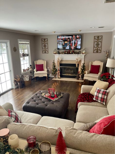 House Room Design, Red Living Room Decor, Christmas Living Room Decor, Cozy Christmas Living Room, Room Decor Christmas, Living Room Christmas, Cozy Christmas Decor, Christmas Apartment, Christmas Living Room