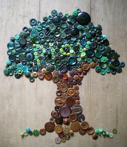 Button Tree...now this I really love. Have some vintage buttons from my grandmother...that would be great like this. Cuadros Diy, Button Tree, Button Art, Button Crafts, Crafty Craft, Crafts To Do, Artsy Fartsy, A Tree, Diy Art