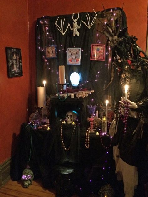 Halloween 2016 Decor Part 1 – Voodoo Entry | the Year of Living Fabulously Voodoo Halloween Costume, Voodoo Decor, Voodoo Altar, Voodoo Party, Tiki Theme, Voodoo Halloween, Chic Halloween Decor, Handmade Halloween Costumes, Swamp Witch