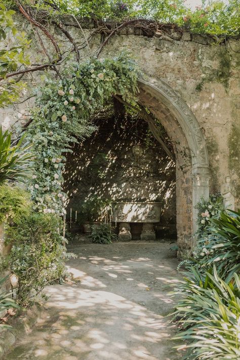 You won't be able to take your eyes off of this amazing Amalfi Coast wedding. Held at Villa Astor , an extraordinary private residence boasting one of the most beautiful gardens in Europe, Central Ita... Lemon Tree Italy Amalfi Coast, Amalfi Coast Architecture, Amalfi Coast Villa, Grand Hotel Convento Di Amalfi Wedding, Villa Astor, Amfi Coast Italy, Amalfi Coast Wedding, Most Beautiful Gardens, Coast Wedding