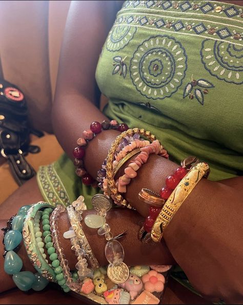 Jewelry Black Women, Bangles Aesthetic, Afro Jewelry, Maximalist Jewelry, Body Jewelry Diy, African Bracelet, Xoxo Jewelry, Dope Jewelry Accessories, African Bracelets