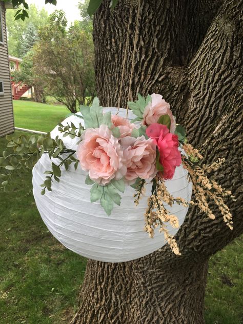 Paper Lantern Centerpieces With Flowers, Lantern Centerpieces With Flowers, Centerpieces With Flowers, Paper Lantern Centerpieces, Balloon Lanterns, Paper Lantern Decor, Baby Shower Theme Decorations, Lantern Centerpieces, Bridal Shower Diy