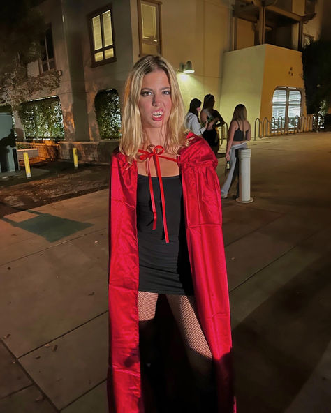 Halloween, Vampire, aesthetic costume, vampire costume, cute halloween costume, cool girl costume, haloween costume, aesthetic vampire Vampire Easy Costume, Vampire Halloween Costume Diy, Vampire Halloween Costume College, Vampire Costume Women Aesthetic, Halloween Vampire Aesthetic, Simple Vampire Costume, Easy Vampire Costume, Vampire Halloween Costume Aesthetic, Halloween Vampire Costumes Women