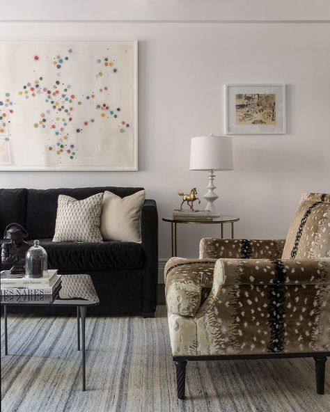 A view of designer Bennett Leifer's living room in New York White Marble Floor, Maison Jansen, Design Salon, Luxe Interiors, House Decorating, Living Room Spaces, Nyc Apartment, Gray Sofa, Club Chair