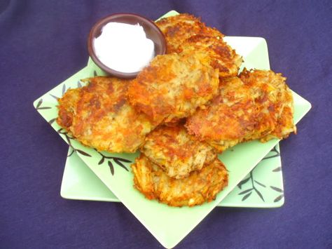 Green Chile Cheese Potato Cakes, Green Chili Potato Cakes, Green Chili Cheese Potato Cakes, Chili Recipe With Potatoes, Potato Latke Recipe, Chilli Potato, Green Chili Recipes, Hatch Chili, Savory Sides