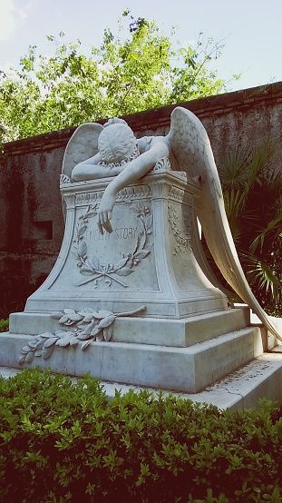 Angel On Gravestone, Angel On Grave, Old Headstones, Victorian Tombstone, Tombstone Aesthetic, Angel Statues Aesthetic, Abandoned Statues, Angel Gravestone, Angel Headstone