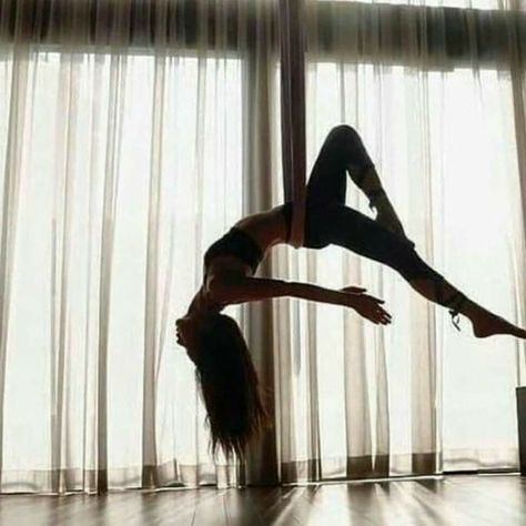 Wearing Rings, Silk Yoga, Flying Yoga, Aerial Yoga Poses, Dancer Lifestyle, Aerial Hammock, Yoga Aesthetic, Aerial Dance, Aerial Hoop