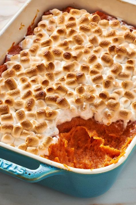 Sweet Potato Casserole With Marshmallows, Sweet Potatoes With Marshmallows, Sweet Potato Casserole Easy, Hashbrown Casserole, Classic Thanksgiving, Thanksgiving Recipes Side Dishes, Thanksgiving Side, Thanksgiving Sides, Butter Pecan