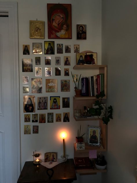 Prayer Room Aesthetic, Orthodox Monastery, Orthodox Prayers, Church Aesthetic, Corner Ideas, Prayer Corner, Workshop Studio, Healing Space, Home Altar