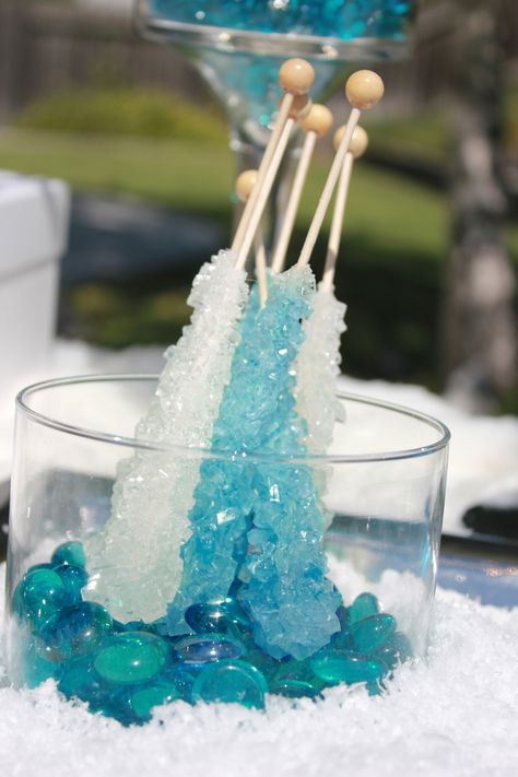 Frozen party ideas - rock candy & fake snow Party Food Outdoor, Ice Age Birthday Party, Ice Age Movie, Party Ideas Outdoor, Frozen Party Ideas, Food Outdoor, Ice Party, Frozen Bday Party, Snow Party