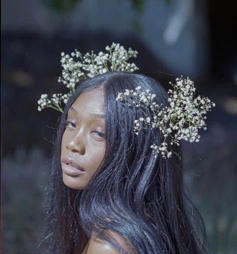 Ethereal Art Black Woman, Soft Beauty Aesthetic, Etheral Black Women, Witch Aesthetic Black Women, Ethereal Aesthetic Black Women, Fairy Core Black Women, Ethereal Photoshoot Fairytale, Whimsigoth Black Woman, Brianne Core