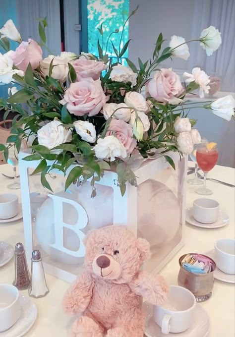 Pink Bear Baby Shower, Picnic Baby Showers, Sports Baby Shower, Baby Shower Table Decorations, Baby Shower Baskets, Baby Shower Theme Decorations, Gender Reveal Party Decorations, Baby In Bloom