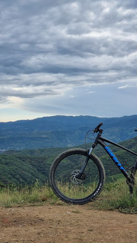 Mountain Biking Aesthetic, Mtb Aesthetic, Adventurecore Aesthetic, Biking Aesthetic, Ninja Bike, Bike Aesthetic, Cycling Photography, Bike Photography, Road Bike Cycling