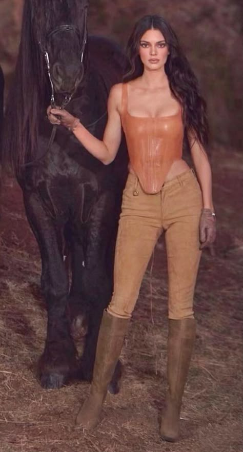 Kendall Jenner Photoshoot, Kendall Jenner Icons, Kendall Jenner Face, Horse Riding Outfit, Trending Hats, Kendall Style, Kendal Jenner, Looks Country, Cowgirl Aesthetic