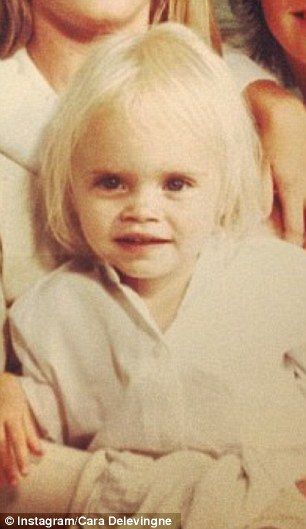 Who's that girl: Cara Delevingne pictured as a young baby with her mother and two sisters Dave Allen, Childhood Pictures, Model Look, Family Album, Famous Models, Cara Delevingne, Celebrity Pictures, Nickelodeon, Baby Photos