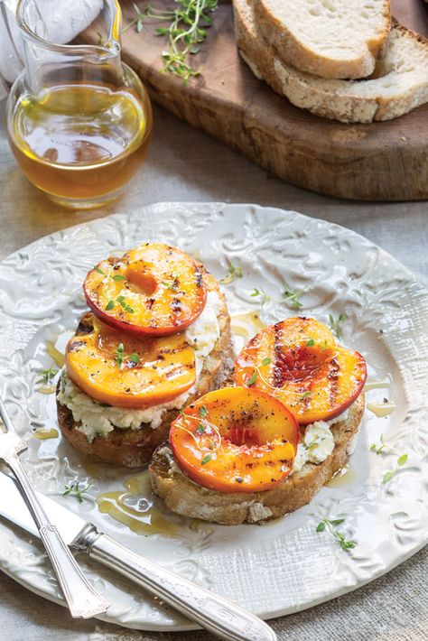 These Open-Faced Sandwiches are delectable combination of fresh peaches, ricotta cheese, Parmesan cheese, olive oil, and balsamic vinegar on sourdough bread. Open Faced Sandwich Recipes, Open Sandwich, Open Faced Sandwich, Grilled Bread, Fresh Peaches, Work Meals, Grilled Peaches, Stone Fruit, Noodle Recipes