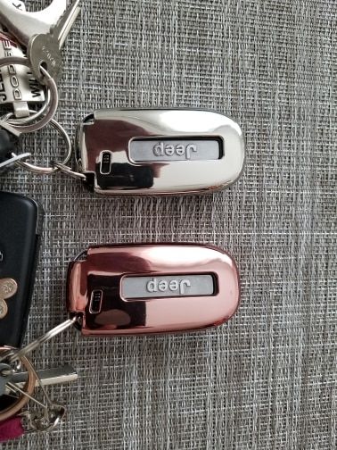 Rose Gold Car Accessories, Jeep Keys Aesthetic, Rose Gold Jeep, Jeep Car Keys, Jeep Renegade Accessories, Jeep Cherokee Accessories, Jeep Grand Cherokee Accessories, Jeep Keys, Auto Jeep