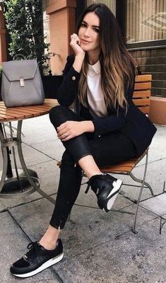 Look Legging, Casual Chic Spring, Mode Retro, Office Outfits Women, Populaire Outfits, Mode Casual, Stil Inspiration, Modieuze Outfits, Work Outfits Women