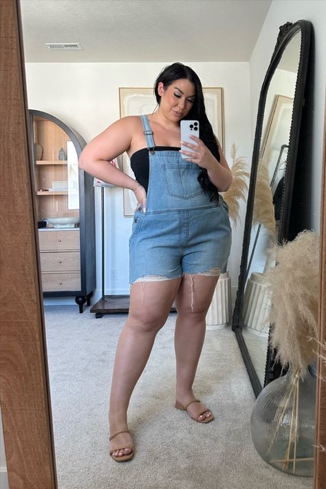 Overalls are trending for the upcoming spring and summer seasons and I wanted to jump on board! These curve-friendly distressed overalls from Target are so comfortable! Midsize Fashion Summer, Outfit Ideas Midsize, Distressed Overalls, Midsize Fashion, Summer Outfit Ideas, Back To School Outfits, Summer Fashion Outfits, Summer Season, School Outfits