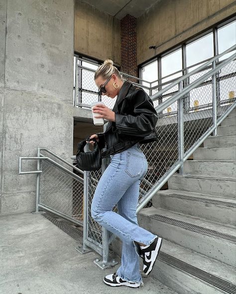 White Nike Outfit, Low Dunks Outfit, Dunk Low Outfit Women, Nike Dunk Outfit, Nike Dunks Outfit, Dunks Outfit Woman, Dunk Outfits, Panda Outfit, Mode Teenager