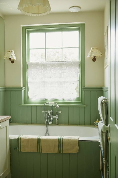 Alice Palmer, Colorful Kids Bedroom, Breakfast Room Green, Tongue And Groove Panelling, Mad About The House, En Suite Shower Room, Edwardian House, Eclectic House, En Suite Bathroom