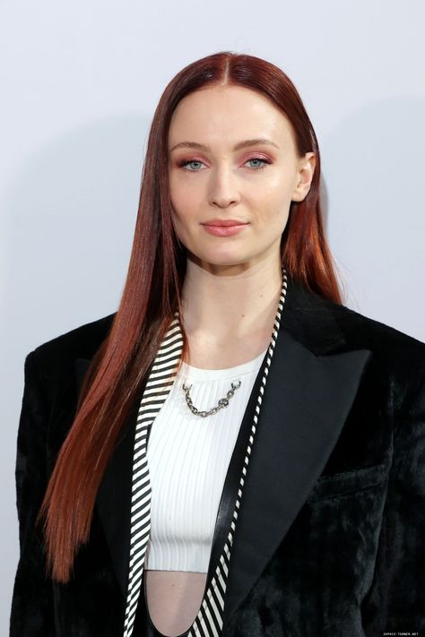 Sophie Turner Hair, Sophie And Joe, Pumpkin Spice Hair, Deep Red Hair, Brand Partnerships, Red Hair Inspo, Goth Glam, Dark Red Hair, Fresh Hair