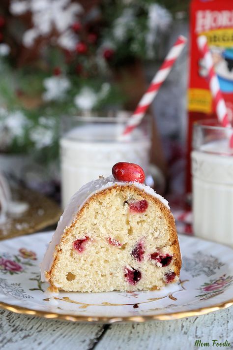 Fresh Cranberry Sour Cream Bundt Cake Recipe Cranberry Sauce Cake, Cake Sour Cream, Cranberry Bundt Cake, Sour Cream Bundt Cake, Cranberry Cake Recipe, Best White Chocolate, Orange Bundt Cake, Cranberry Baking, Fresh Cranberry