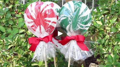 7.2M views · 24K reactions | Paper Plate Lollipops | Make GIANT paper plate lollipops for Christmas! They do not have to be painted perfectly because the cellophane makes them all look ADORABLE no matter... | By Smart School House | Facebook Paper Plate Lollipops, Big Lollipops, Giant Lollipops, Christmas Garden Decorations, Christmas Paper Plates, Candy Land Christmas Decorations Outdoor, Christmas Float Ideas, Candy Decorations, Christmas Yard Decorations