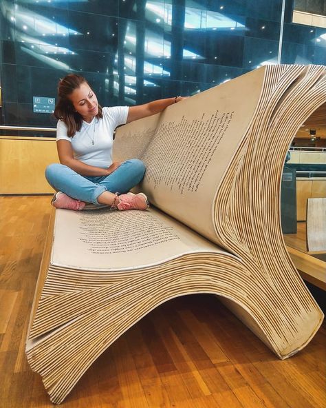 This Amazing Bench In The Library Of Alexandria Is Inscribed With Shakespeare's Sonnets | DeMilked Weird Furniture, Library Of Alexandria, An Open Book, Tables Diy, Organic Modern Decor, Funky Painted Furniture, Creative Furniture, Diy Furniture Table, Open Book