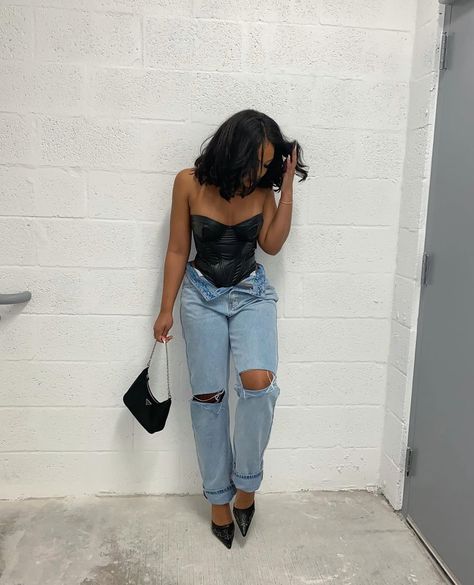 Corset And Jeans Outfit, Corset And Jeans, Jeans Heels Outfit, Boyfriend Jeans Outfit, Corset Outfits, Corset Outfit, Jeans With Heels, Tomboy Style Outfits, Black Corset