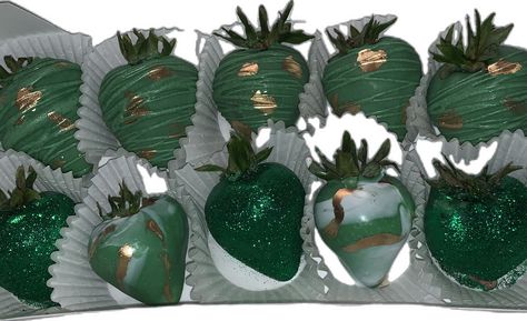 Green Chocolate Covered Strawberries, Black Dessert Table, Green Dessert, Black Dessert, Green Desserts, Quince Ideas, Covered Strawberries, Dessert Cups, Quince Dresses