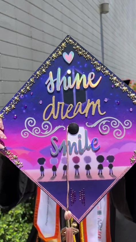 Bts Graduation Cap Ideas, Kpop Graduation Caps, College Grad Cap Ideas, High School Graduation Cap, College Graduation Cap Decoration, Grad Hat, Grad Cap Designs, Diy Graduation Cap, Quilling Work