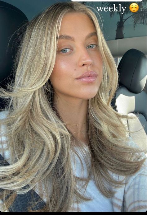 #BlondeHairGoals #BlondeTransformation #HairMakeover #BlondeBeauty #BlondeAmbition #HairInspo #BlondeBombshell #BlondeJourney #NewHairWhoDis #BlondeVibes #HairTransformation #BlondeLife #BlondeHighlights #BlondeObsessed #BlondeMagic Best Blonde For Green Eyes, Blonde For Green Eyes, Blonde And Green Eyes, Isla Fisher Hair, Ava Francis, Daphne Hair, Money Blonde, Heidi Klum Hair, Blonde Hair Goals