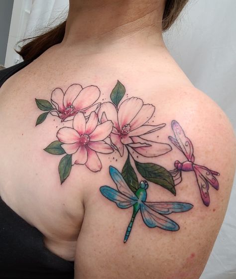 Subtle colour shaded into the flowers, with full colour in the dragonflies. Piece done by @kristylynneart! Colour Dragonfly Tattoo, Dragon Fly Tattoo Ideas, Dragonflies Tattoo, Mama Tried, Dragonfly Tattoo, Dragonfly Art, Dragon Fly, Nature Tattoos, Best Tattoo