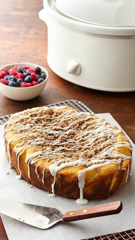 29 Slow Cooker Christmas Dessert Recipes | Decor Dolphin Crock Pot Coffee Cake, Crockpot Coffee Cake, Crockpot Recipes Overnight, Breakfast Crockpot Recipes Overnight, Cake Mix From Scratch, Crockpot Cake Recipes, Breakfast Crockpot, Crockpot Dessert, Slow Cooker Cake