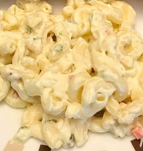 KFC Macaroni Salad (Copycat Recipe) - Mama's Guide Recipes Kfc Pasta Salad, Kfc Macaroni Salad, Deli Macaroni Salad Recipe, Homemade Macaroni Salad, Salad Copycat, Creamy Macaroni Salad, Best Macaroni Salad, Easy Macaroni, Mac Salad