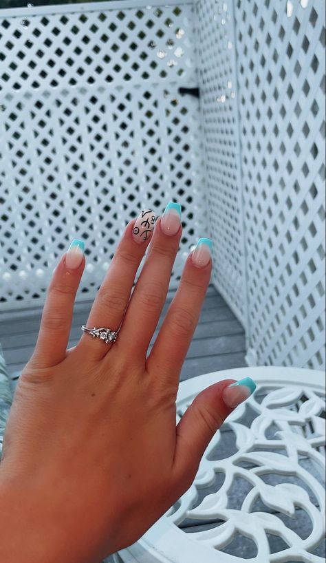 Short Gel Nails Western, Country Concert Gel Nails, Nails 2023 Trends Country, Western Dip Nail Ideas, Simple Punchy Nails, Short Acrylic Nails Designs Western, Western Inspo Nails, Cattle Brand Nails, Western French Tips