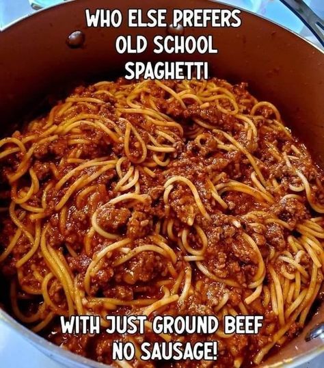 School Spaghetti Recipe, Old School Spaghetti, Red Pasta, Spaghetti Ingredients, Red Sauce Pasta, Spaghetti Sauce Recipe, Cherry Sauce, Homemade Spaghetti, Spaghetti Recipe