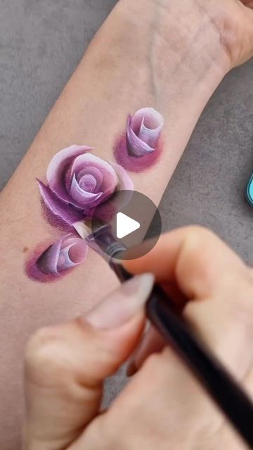 Face Paint Rose, Rose Face Painting, Rose Face Paint, Flowers Face Paint, Face Painting Themes, Body Art Paint Ideas, Flower Face Paint, Halloween Face Paint Designs, Face Painting Flowers