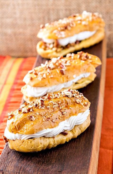 Individual Thanksgiving Desserts, Thanksgiving Desserts Kids, Eclair Recipe, Cream Puff Recipe, Autumn Food, Book Cakes, Puff Recipe, Individual Desserts, Thanksgiving Food Desserts