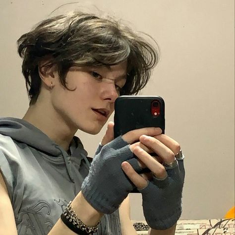 Transmasc Undercut, Transmasc Haircut, Ftm Haircuts, Hair Inspiration Short, Shot Hair Styles, Corte De Cabelo Masculino, Fluffy Hair, Undercut Hairstyles, Short Hair Haircuts