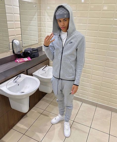 Grey Nike Tech Outfit, Old Season Tech Fleece, Drip Pics, London Drip, Red Nike Tech, Nike Tech Fleece Outfit Men, Polo Sweatsuit, Nike Outfits Men, Men Drip