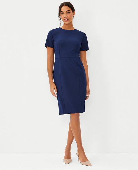 The Short Sleeve Sheath Dress in Bi-Stretch - Curvy Fit Untraditional Wedding Dress, Dressing Over 50, Short Sheath Dress, Business Casual Dresses, Elegant Dresses For Women, Mom Dress, Ann Taylor Dresses, Chic Woman, Elegant Dresses