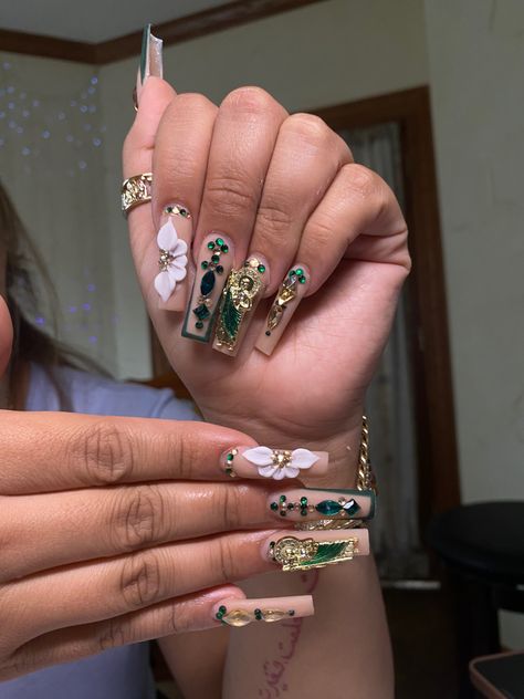 Nail Designs San Judas, San Judas Nails Ideas, Pink San Judas Nails, Short San Judas Nails, Nails Of San Judas, Green Nails San Judas, Emerald Green Nails San Judas, Acrylic Nails San Judas, Green San Judas Nails