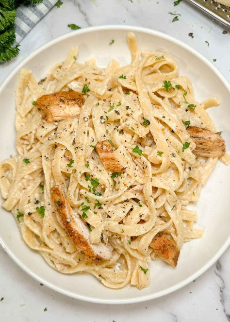 Creamy Chicken Fettuccine Alfredo - The Effortless Cook Creamy Chicken Fettuccine, Easy Chicken Fettuccine, Best Homemade Pasta, Chicken Alfredo Fettuccine Recipe, Easy Creamy Chicken, Creamy Alfredo Sauce, Creamy Pesto Pasta, Breaded Chicken Cutlets, Chicken Fettuccine Alfredo