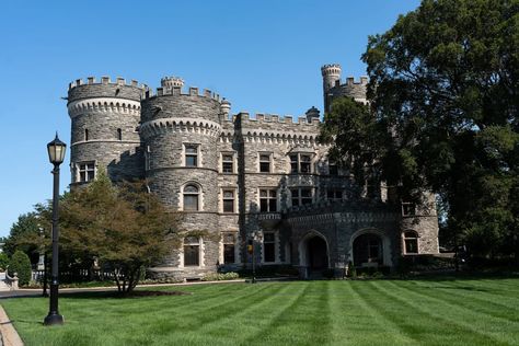 Beautiful Castles: The 18 Best in the US | Architectural Digest Real Castles Of The World, Castles In America, Castle Wedding Venue United States, Arcadia University, Belvedere Castle, Castle Near Ocean, William Randolph Hearst, American Castles, Alnwick Castle