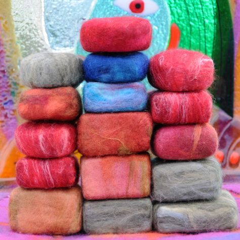 How to Make Wet Felted Soaps Using a Tumble Dryer Felted Soap Tutorial, Wet Felting Tutorial, Felted Soap, Wet Felting Projects, Merry Christmas Diy, Handcrafted Gifts, Felt Sheets, Wet Felt, Mad Tea Party