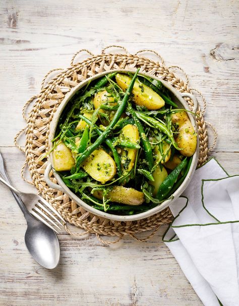 Potatoes, green beans and pesto Potatoes Green Beans, Potatoes And Green Beans, Pestle And Mortar, Fresh Potato, Green Beans And Potatoes, Runner Beans, Homemade Pesto, Pesto Recipe, Potatoe Salad Recipe