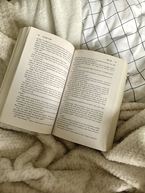 #reading #books #booklovers #aesthetic #comfy